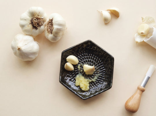 Ceramic Grating Plate (Includes Garlic Peeler & Brush)