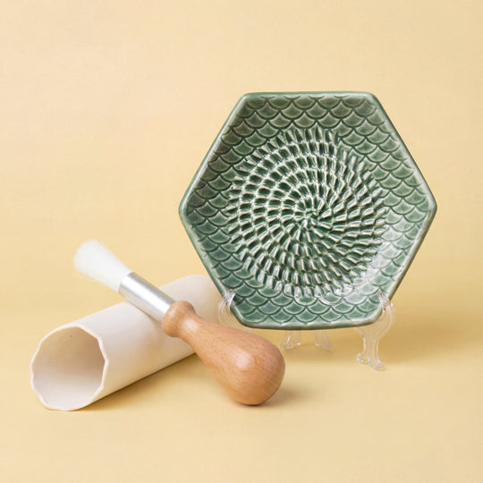 Ceramic Grating Plate (Includes Garlic Peeler & Brush)