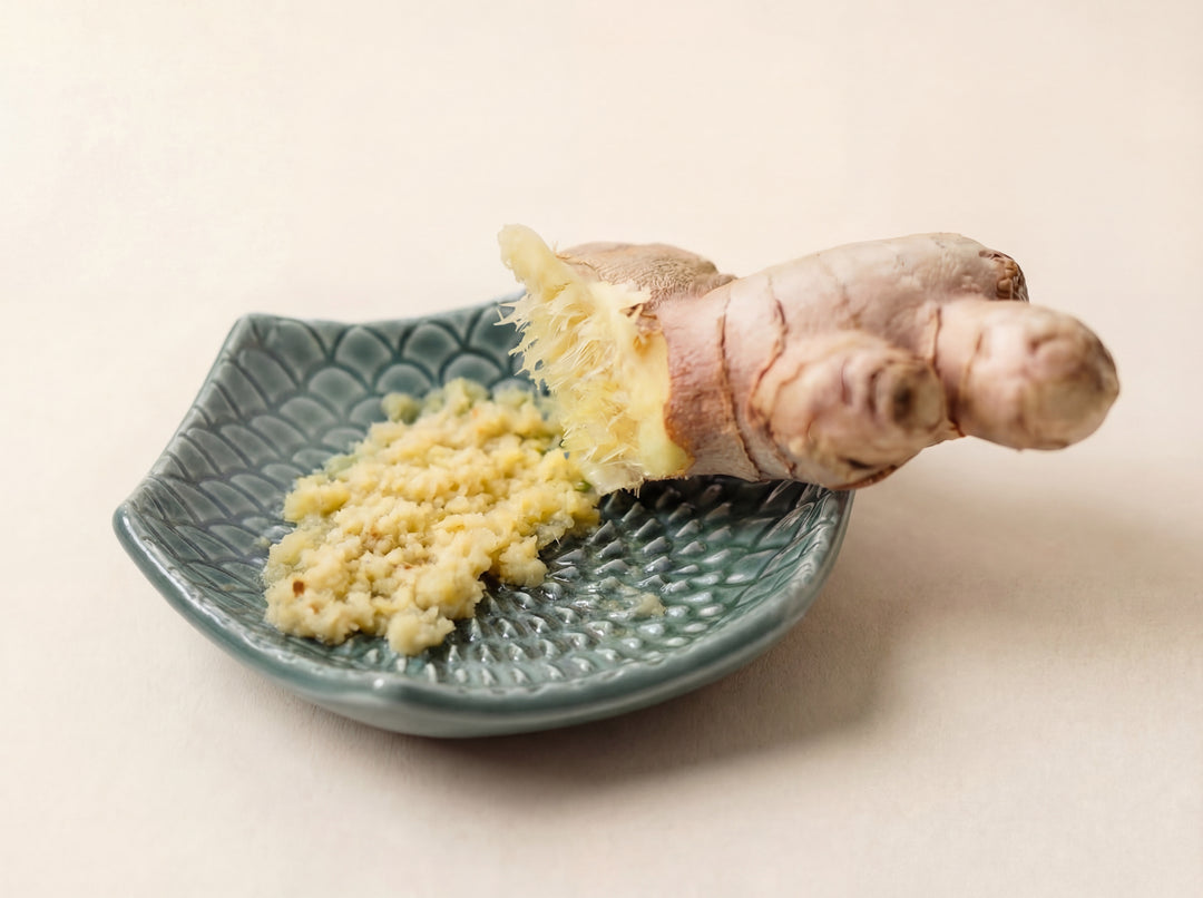 Ceramic Grating Plate (Includes Garlic Peeler & Brush)