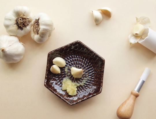 Ceramic Grating Plate (Includes Garlic Peeler & Brush)