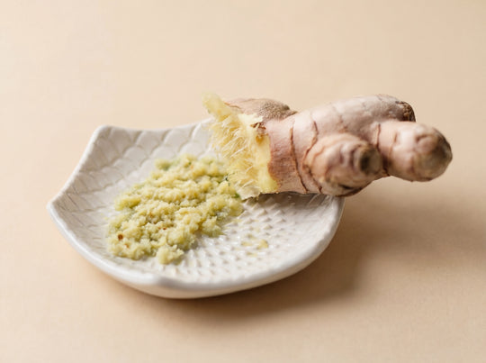 Ceramic Grating Plate (Includes Garlic Peeler & Brush)