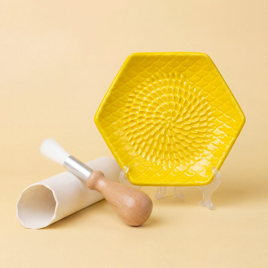 Ceramic Grating Plate (Includes Garlic Peeler & Brush)