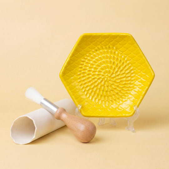 Ceramic Grating Plate (Includes Garlic Peeler & Brush)
