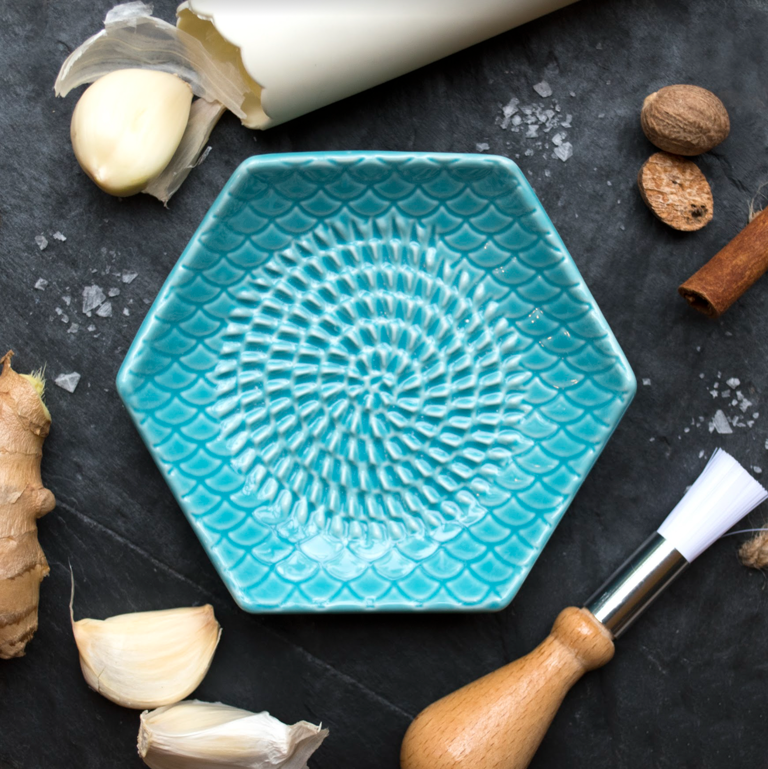 HAND CRAFTED CERAMIC GARLIC GRATER SET