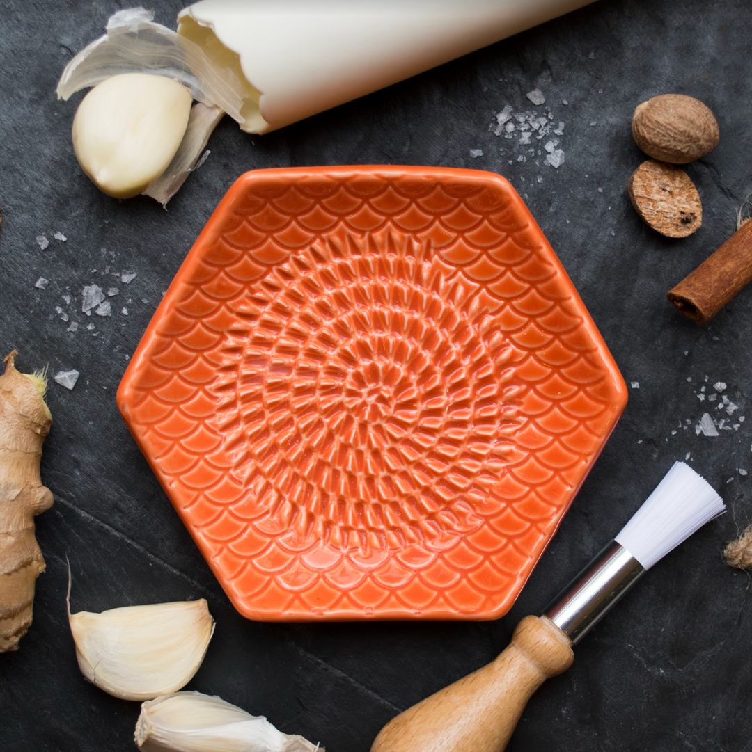 Ceramic Grating Plate (Includes Garlic Peeler & Brush)